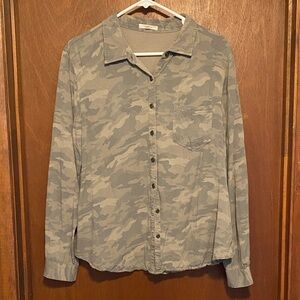Maurices Gray Camo Button-Up Blouse